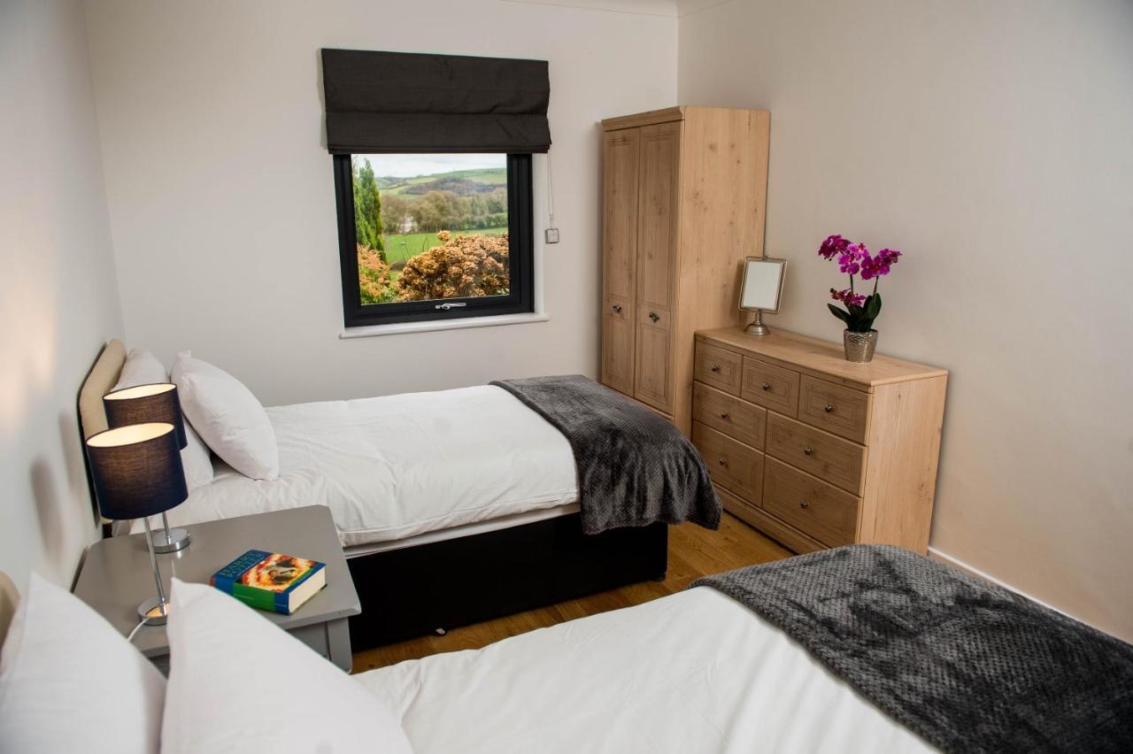 York Lodge- Spacious 3 Bed Bungalow With Wonderful Estuary Views Laugharne Exterior foto